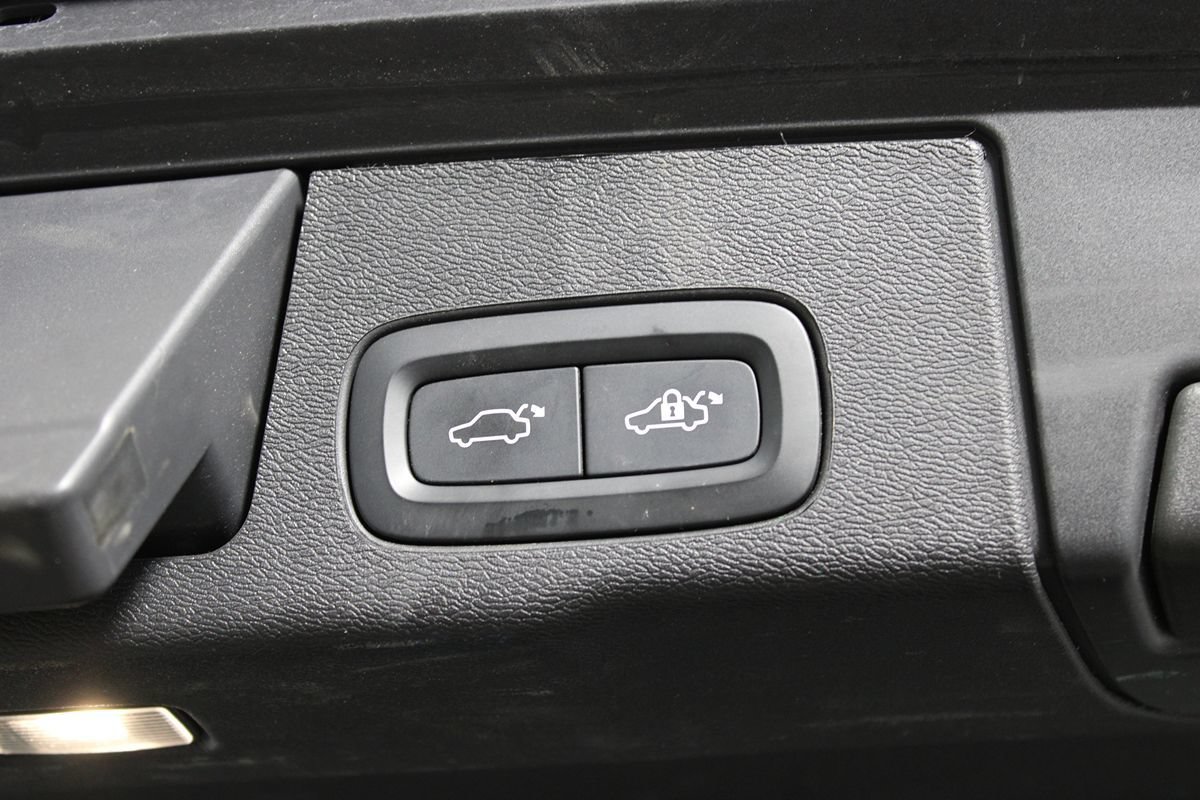 Used 2023 Volvo XC60 B5 Plus w/ Climate Package FWD image 25