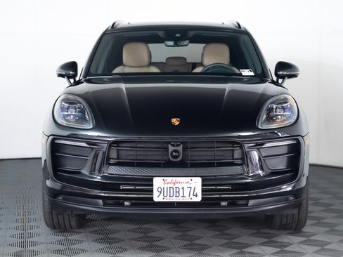 Certified 2025 Porsche Macan image 7