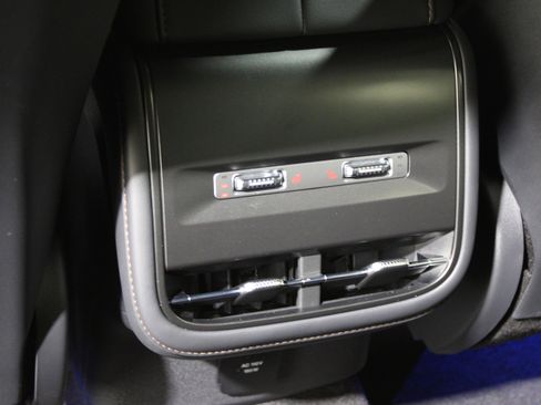 Certified 2024 Lincoln Nautilus Reserve w/ Equipment Group 202A image 27