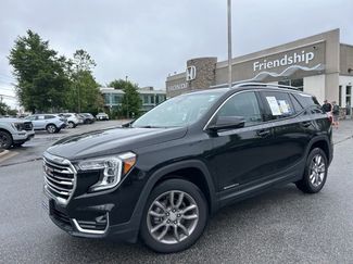 Used 2022 GMC Terrain SLT image 1