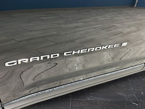 Used 2023 Jeep Grand Cherokee L Limited AWD/4WD image 42