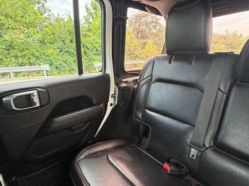 Used 2023 Jeep Wrangler Unlimited Rubicon AWD/4WD image 18