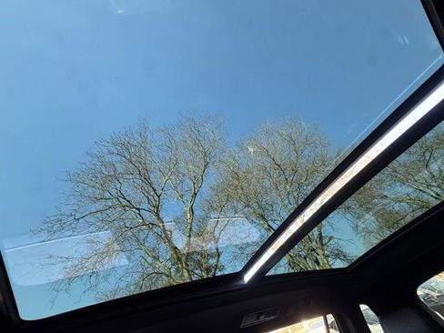 Used 2022 Volkswagen Tiguan SEL R-Line image 34