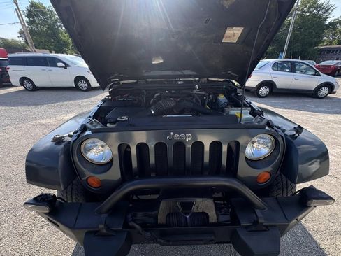 Used 2007 Jeep Wrangler Unlimited Sahara w/ Dual Top Group AWD/4WD image 23
