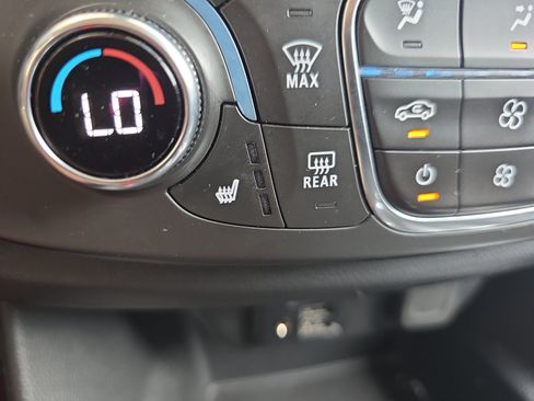 Used 2020 Chevrolet Traverse LT w/ LT Premium Package AWD/4WD image 23