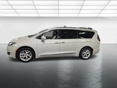 Used 2019 Chrysler Pacifica Touring-L Plus w/ Advanced Safetytec Group FWD image 8
