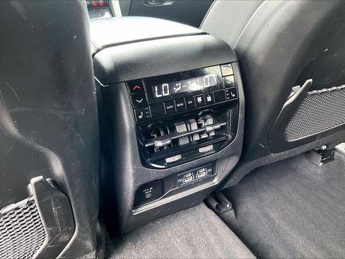 Used 2023 Jeep Grand Cherokee Overland w/ Advanced Protech Group III AWD/4WD image 28