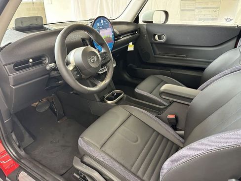 Certified 2025 MINI Cooper 2-Door Hardtop image 10