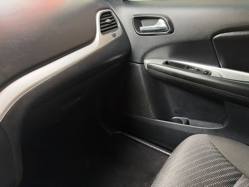 Used 2019 Dodge Journey SE w/ Connectivity Group FWD image 13