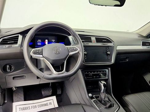 Used 2023 Volkswagen Tiguan SE FWD image 12