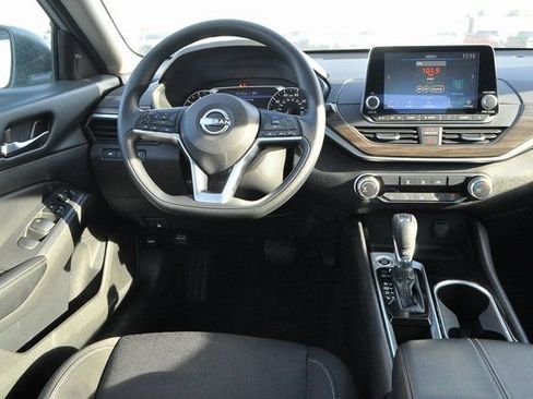 Used 2024 Nissan Altima 2.5 SV image 18