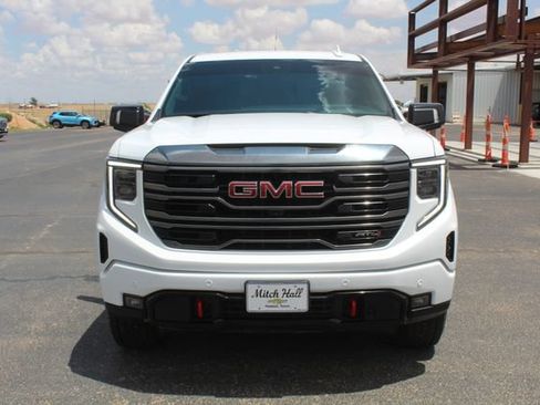Used 2024 GMC Sierra 1500 AT4 w/ Technology Package AWD/4WD image 11