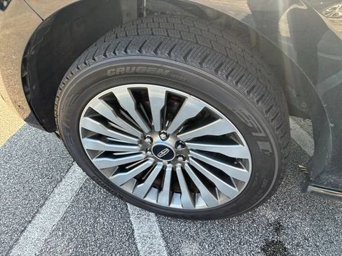 Used 2018 Lincoln Navigator L Reserve w/ Technology Package AWD/4WD image 6