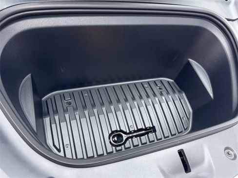 Used 2021 Tesla Model Y Long Range image 62