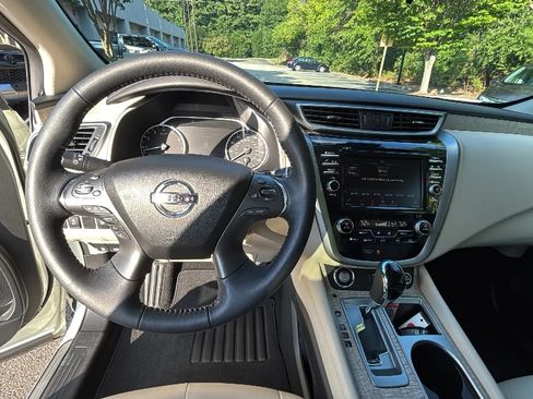 Used 2020 Nissan Murano SV w/ Premium Package AWD/4WD image 18