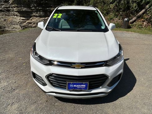Used 2022 Chevrolet Trax LT w/ LT Convenience Package image 10