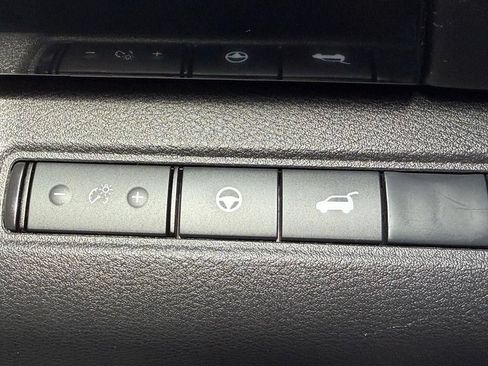 Used 2025 Nissan Pathfinder SV FWD image 22