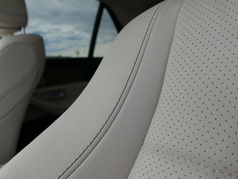 Used 2024 Mercedes-Benz GLE 450 4MATIC image 17