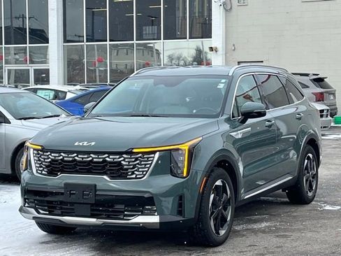 Certified 2025 Kia Sorento EX image 5