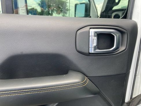 Used 2024 Jeep Wrangler Unlimited Sahara AWD/4WD image 12