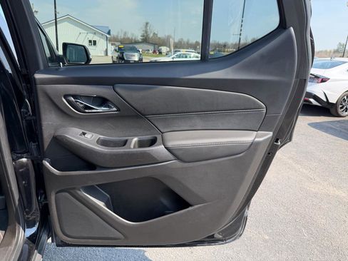 Used 2021 Chevrolet Traverse LT image 21