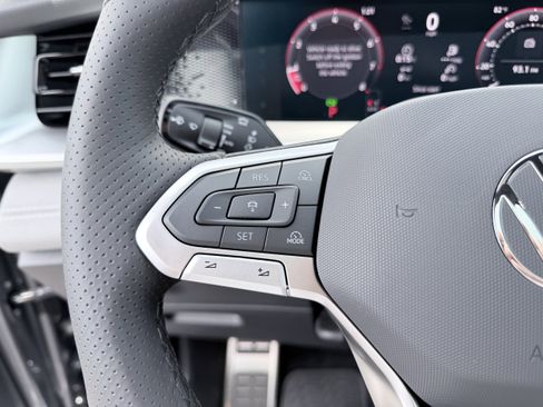 New 2026 Volkswagen Tiguan SE R-Line AWD/4WD image 16