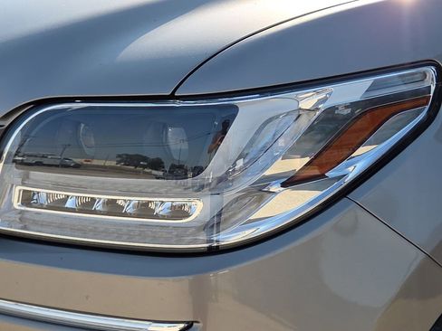 Used 2019 Lincoln Navigator L Reserve w/ Cargo Package image 4