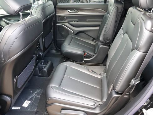New 2026 Jeep Grand Cherokee L Limited AWD/4WD image 16