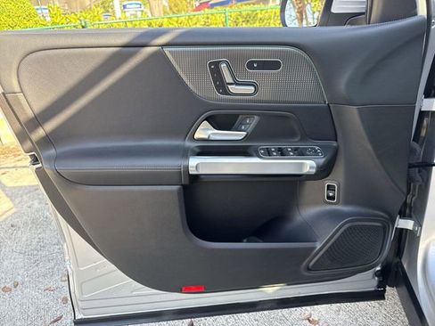 Used 2020 Mercedes-Benz GLB 250 image 13