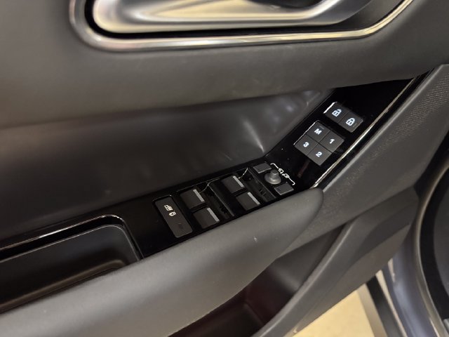 Used 2026 Land Rover Range Rover Velar S AWD/4WD image 7