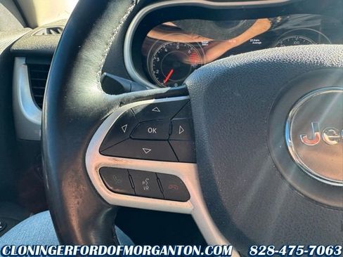 Used 2017 Jeep Cherokee Trailhawk image 29