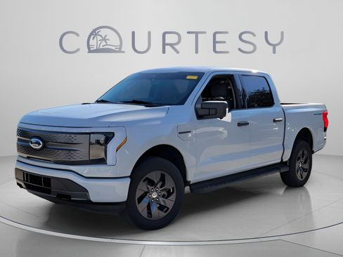 Used 2023 Ford F150 Lightning XLT AWD/4WD image 1
