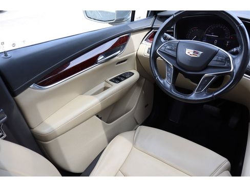 Used 2019 Cadillac XT5 Luxury FWD image 17
