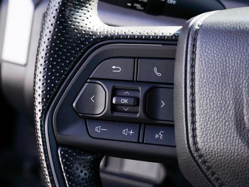 Certified 2025 Toyota Tacoma SR5 AWD/4WD image 32