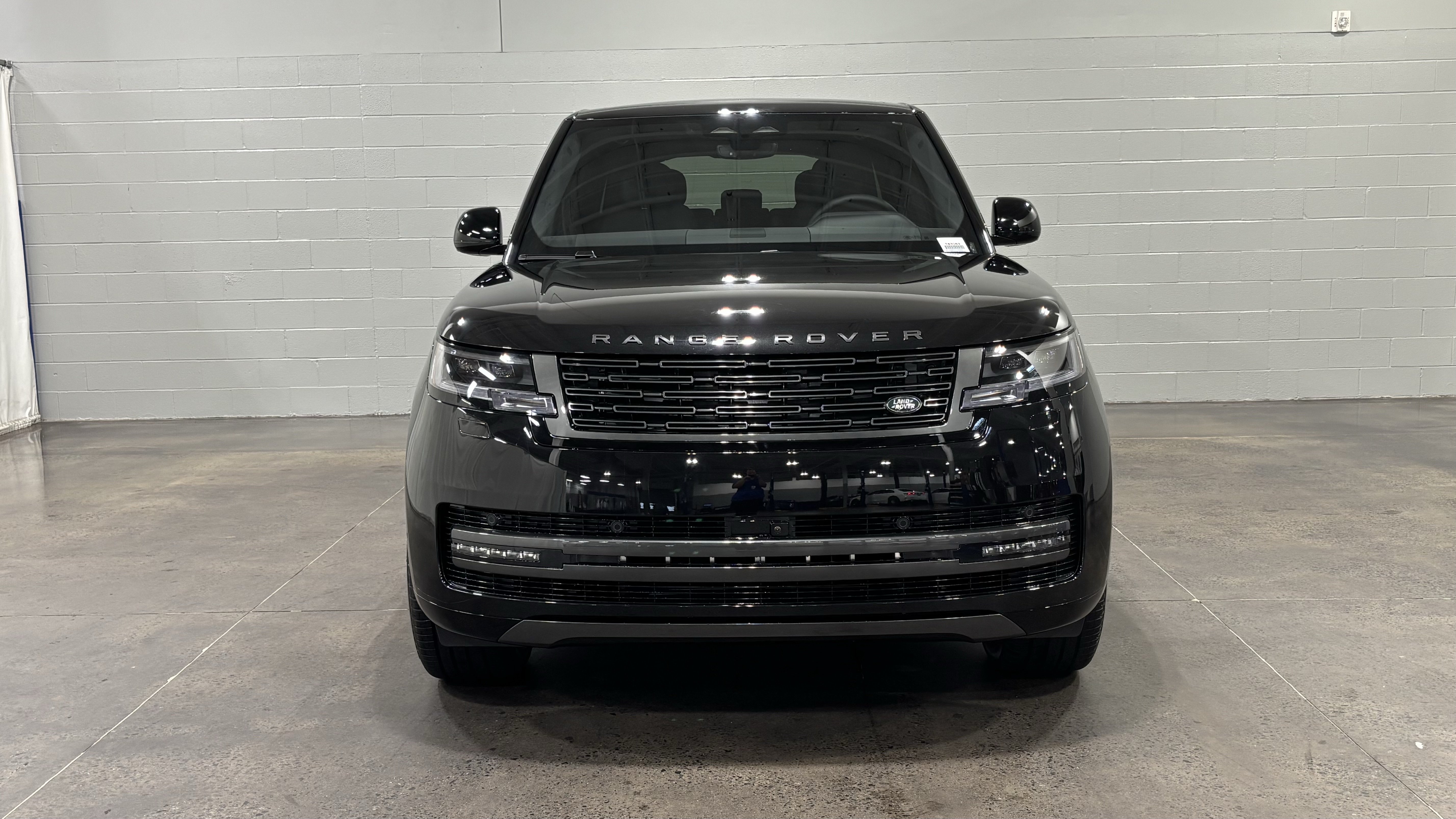 New 2026 Land Rover Range Rover Long Wheelbase SE AWD/4WD image 9