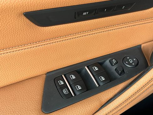Used 2018 BMW 530e RWD image 11