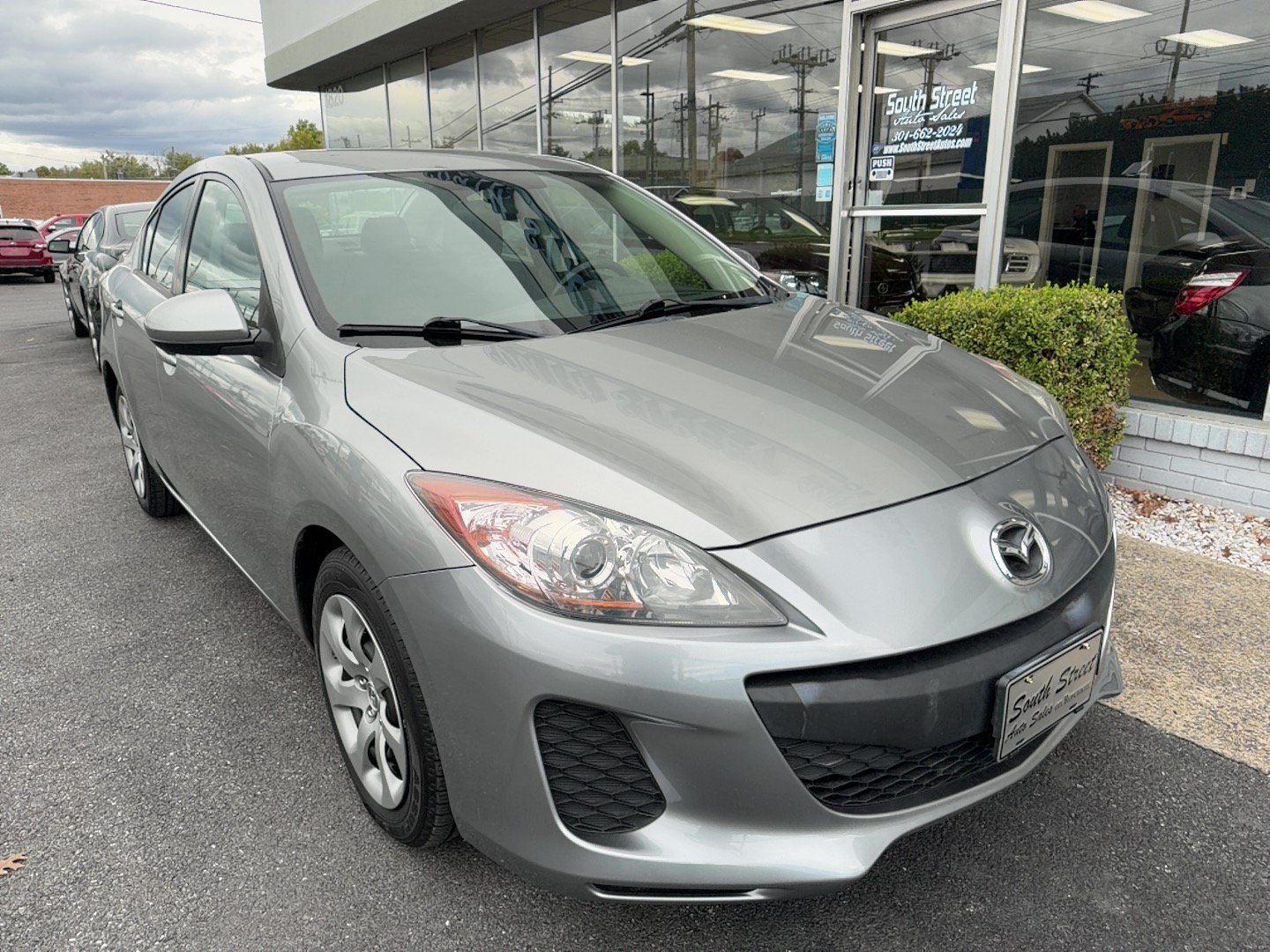 Used 2012 MAZDA MAZDA3 i Sport FWD image 2
