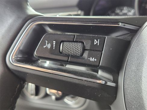 Used 2025 Porsche Macan image 35