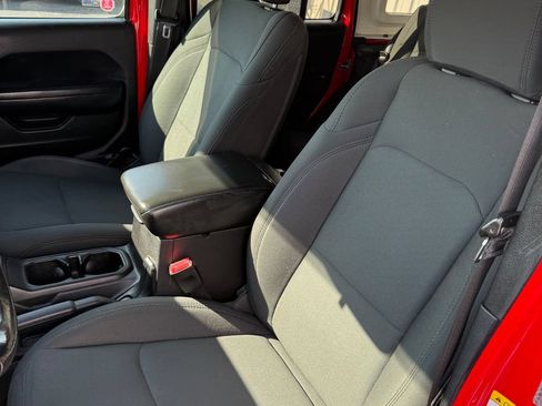 Used 2018 Jeep Wrangler Unlimited Sport AWD/4WD image 29