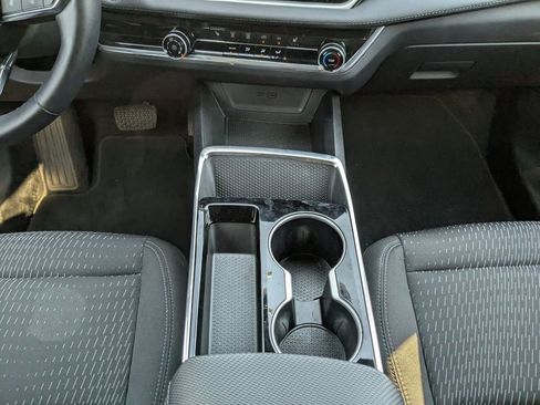 Used 2025 Chevrolet Equinox LT image 25