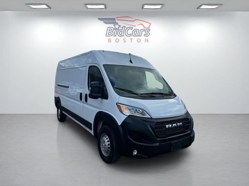 Used 2024 RAM ProMaster 2500 w/ Convenience Group FWD image 3