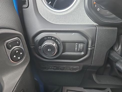 Used 2024 Jeep Wrangler Sahara w/ Technology Group AWD/4WD image 47