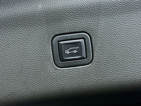 Used 2023 Buick Enclave Essence image 31