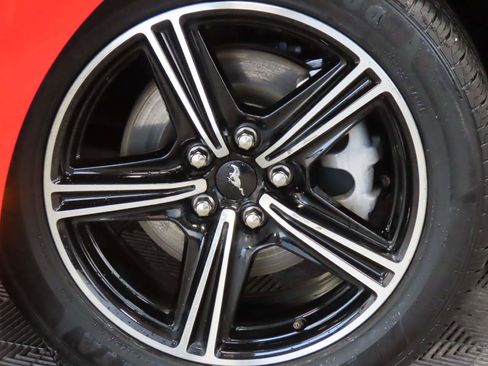 Used 2024 Ford Mustang Convertible image 7