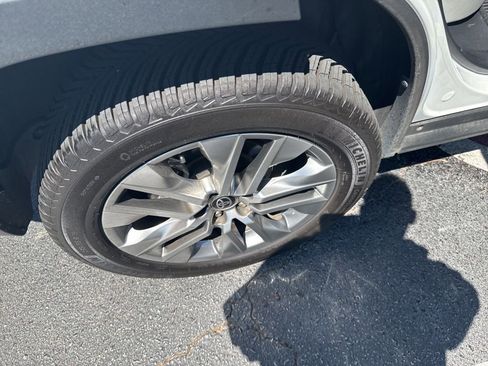 Used 2022 Toyota RAV4 XLE Premium image 7