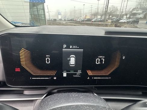 Used 2025 Kia Carnival EX image 12