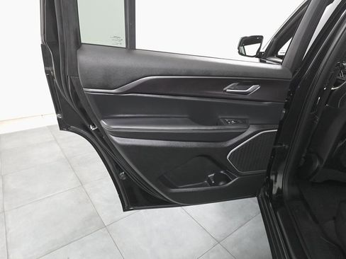 Used 2022 Jeep Grand Cherokee L Laredo image 21