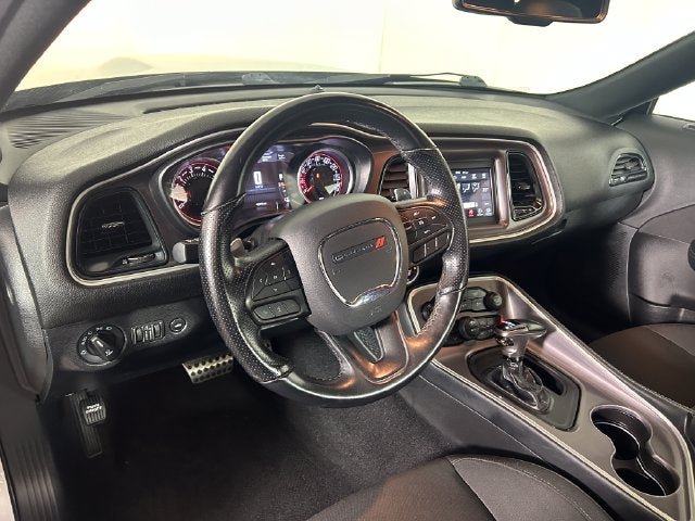 Used 2022 Dodge Challenger R/T RWD image 10
