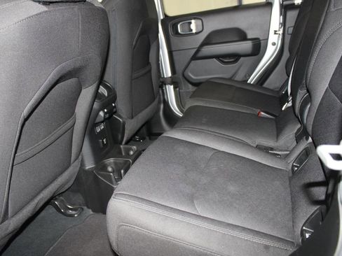 Used 2023 Jeep Gladiator Overland image 22