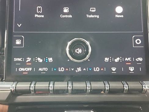 Used 2025 GMC Yukon Denali RWD image 30